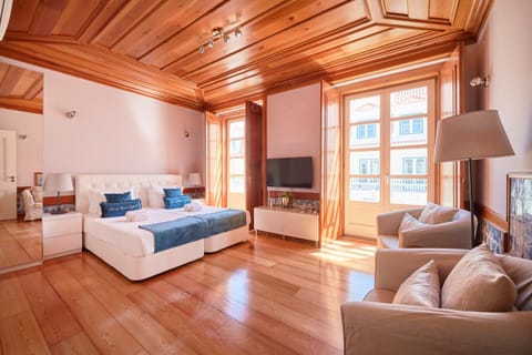 TV and multimedia, Seating area, Bedroom