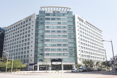 Property building, Facade/entrance, Lobby or reception