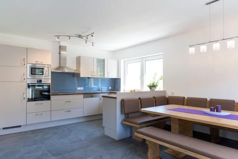 Kitchen or kitchenette, Dining area, dishwasher, pet friendly, stove