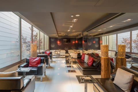 Restaurant/places to eat, Lounge or bar