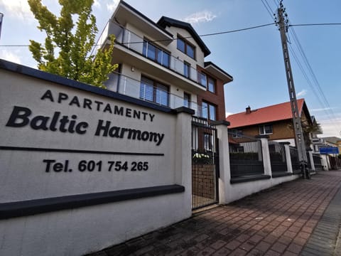 Facade/entrance, Property logo or sign, Neighbourhood