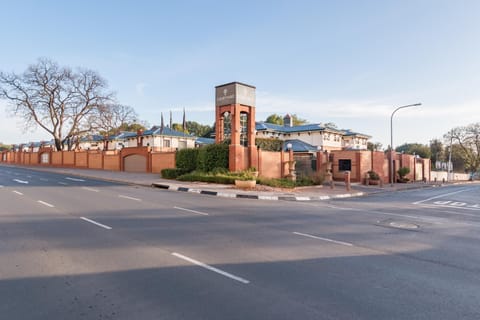 Property building, Neighbourhood