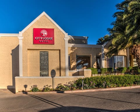Property building, Facade/entrance, Property logo or sign