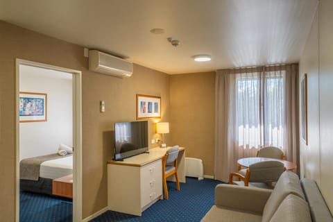 Ventura Inn & Suites Hamilton Hotel in Hamilton