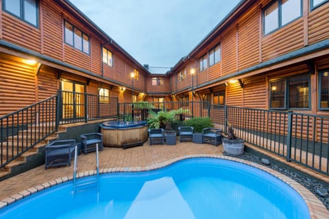 Swimming pool, Swimming pool