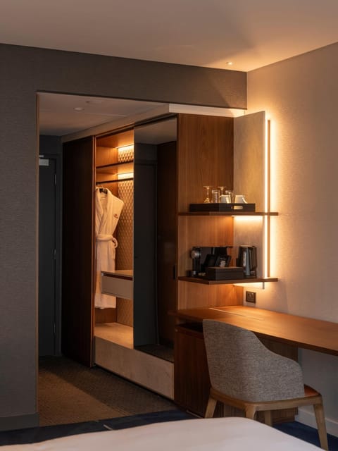 Bedroom, minibar