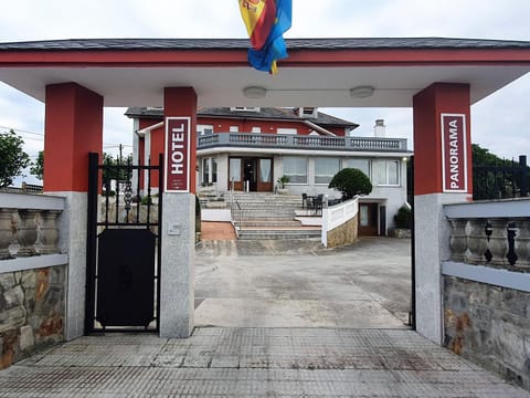 Facade/entrance