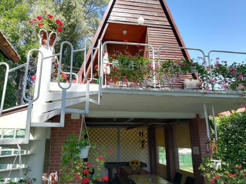 Tiszavirág Nyaralóház House in Szeged