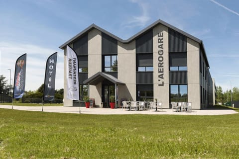 Patio, Facade/entrance