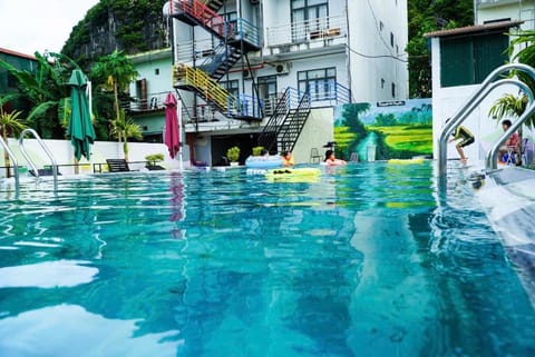 Swimming pool