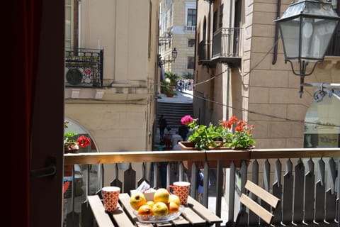 Balcony/Terrace, City view