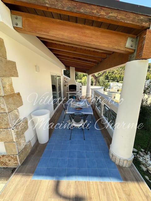 Property building, Patio, Dining area, Lunch