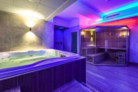 Hot Tub, Sauna, Spa and wellness centre/facilities