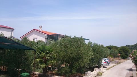 Facade/entrance, Garden view