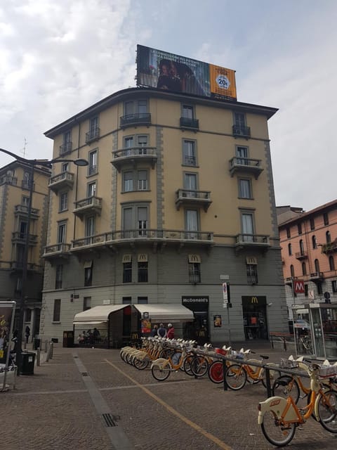 Facade/entrance, Bird's eye view