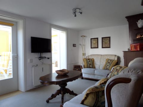 TV and multimedia, Photo of the whole room