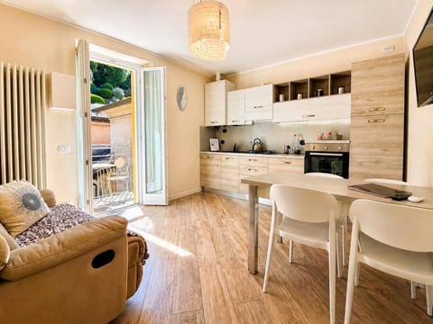 Balcony/Terrace, Kitchen or kitchenette, Living room, Dining area, oven, stove, kitchen