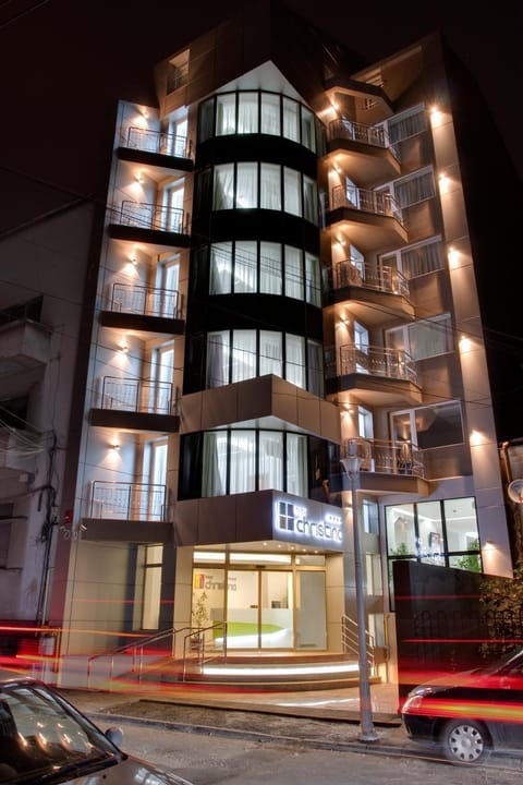 Facade/entrance, Day, Neighbourhood