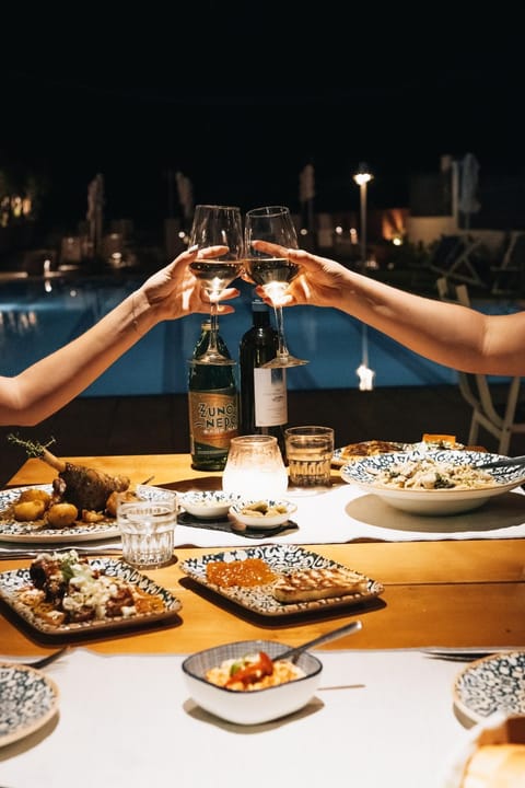 Restaurant/places to eat, Restaurant/places to eat, Food and drinks