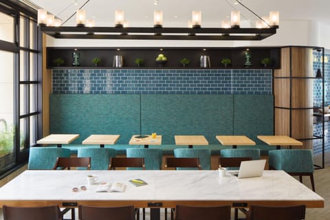 Lounge or bar, Area and facilities