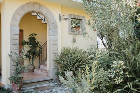Property building, Spring, Day, Garden, Garden view