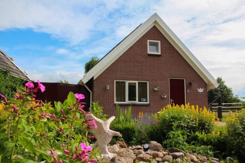 Facade/entrance, Garden view