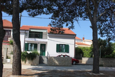 Facade/entrance, Balcony/Terrace, Street view