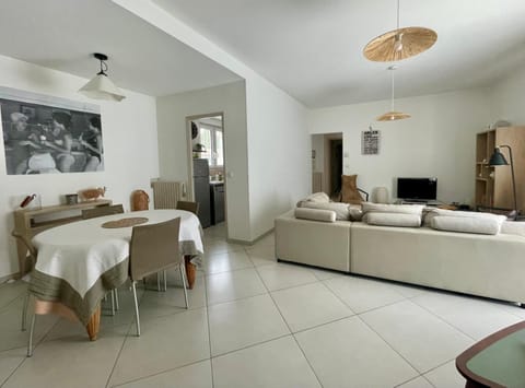 La Maison Blanche Apartment in Arles