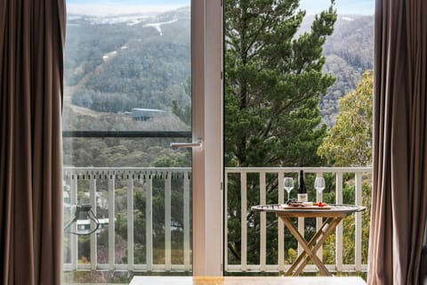 Balcony/Terrace, Mountain view