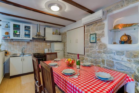 Coffee/tea facilities, Dining area
