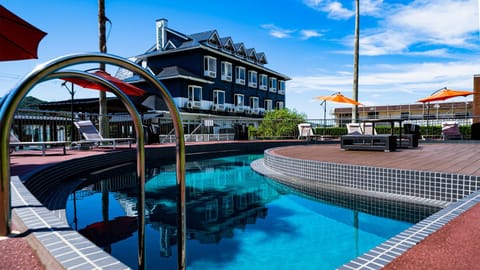Property building, Swimming pool, Swimming pool