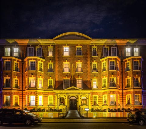 Facade/entrance, Night