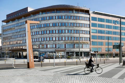 Facade/entrance