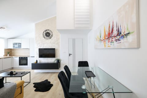 TV and multimedia, Photo of the whole room, Dining area