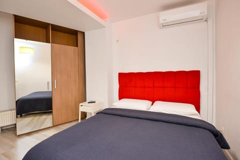 Bed, Photo of the whole room, Bedroom, wardrobe, air conditioner