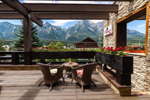 Balcony/Terrace, Mountain view