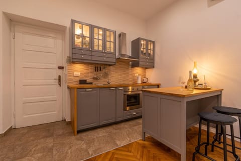 Kitchen or kitchenette, dishwasher, pet friendly, stove