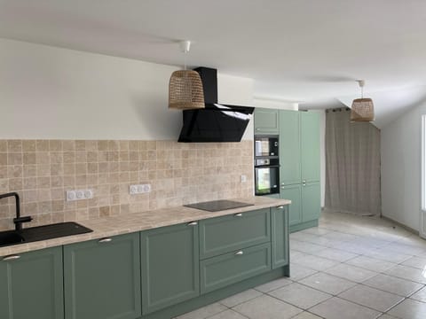 Facade/entrance, Kitchen or kitchenette, Living room