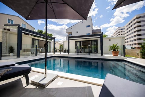 Property building, Day