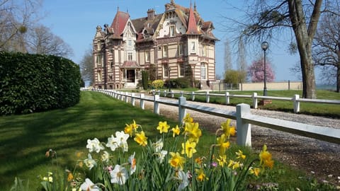Facade/entrance, Spring