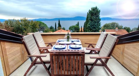 Balcony/Terrace, Pool view, Sea view
