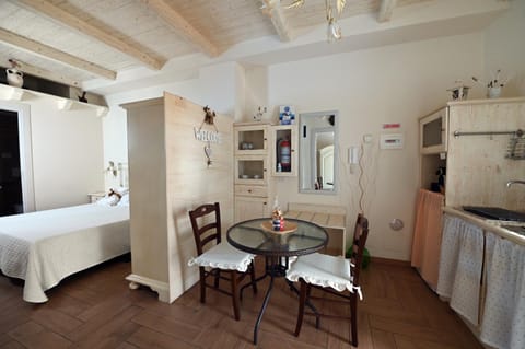 Kitchen or kitchenette, Bedroom