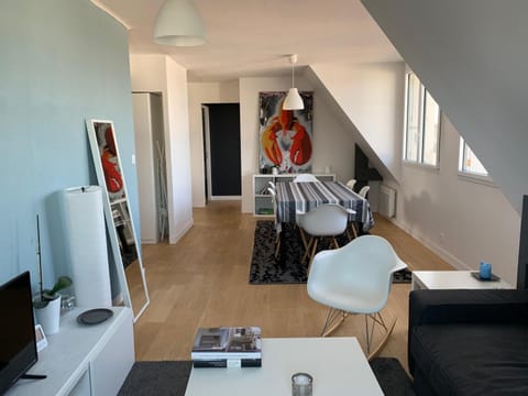 Living room, Dining area