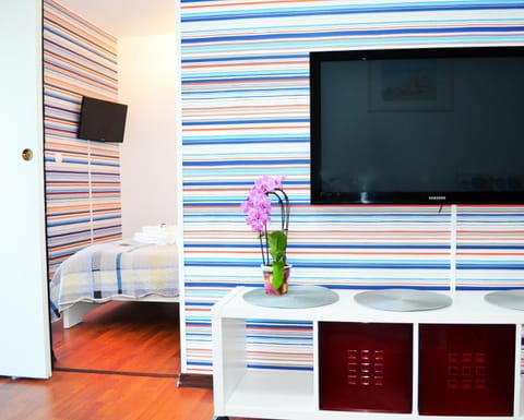 Communal lounge/ TV room, TV and multimedia, Living room