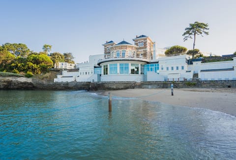 Property building, Facade/entrance, Beach
