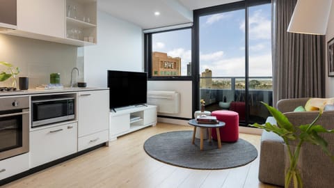 TV and multimedia, Kitchen or kitchenette, Living room, Seating area
