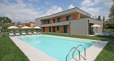 Property building, Day, Swimming pool