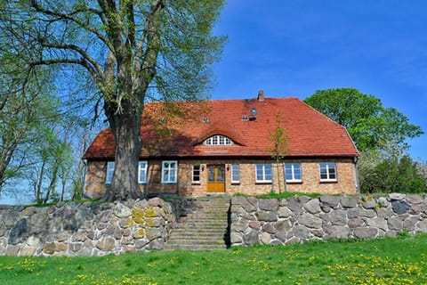 Facade/entrance, Garden view