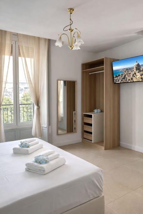 Bed, TV and multimedia, Bedroom, wardrobe