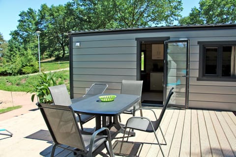 Facade/entrance, Lake view